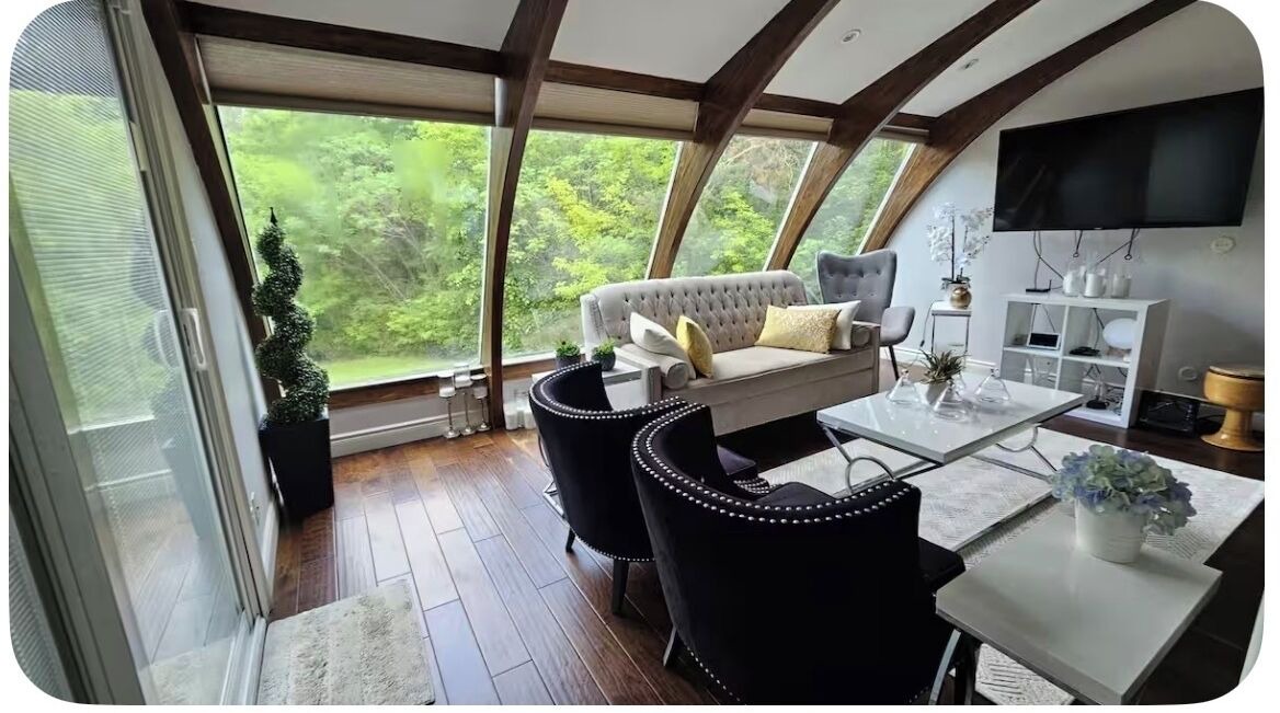 Photo of Livingroom in Thornhill