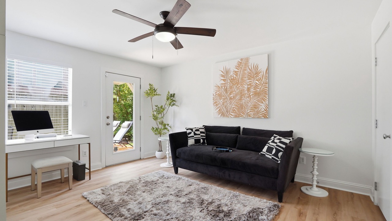 Photo of Livingroom in Knox - Henderson