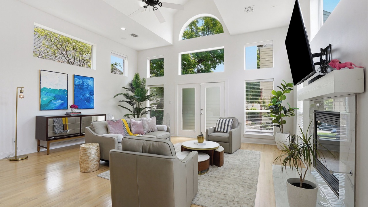 Photo of Livingroom in Knox - Henderson