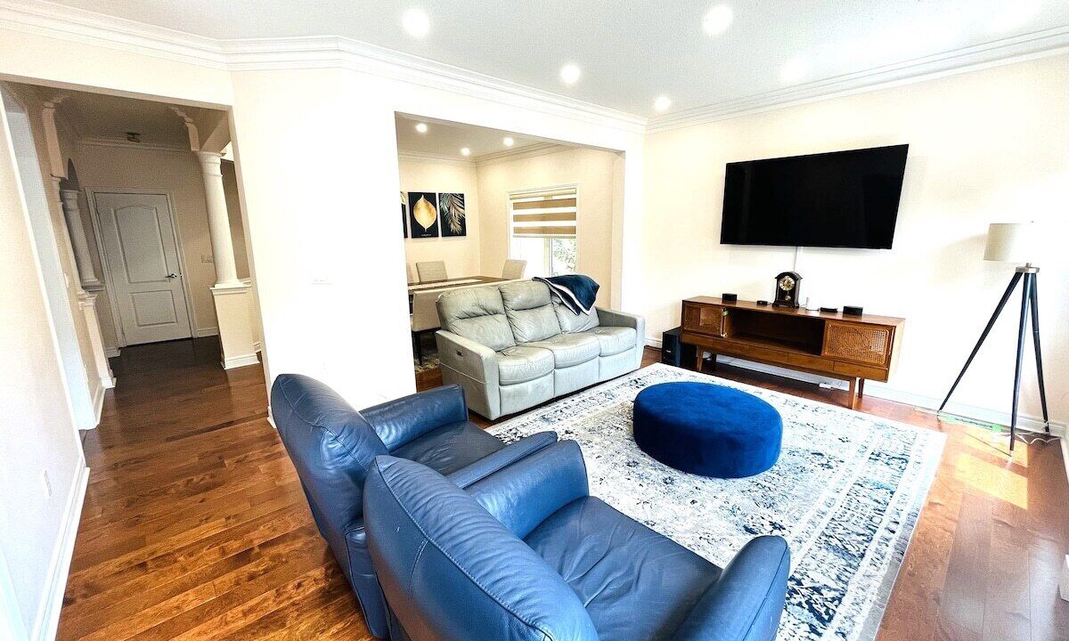 Photo of Livingroom in Churchill Meadows