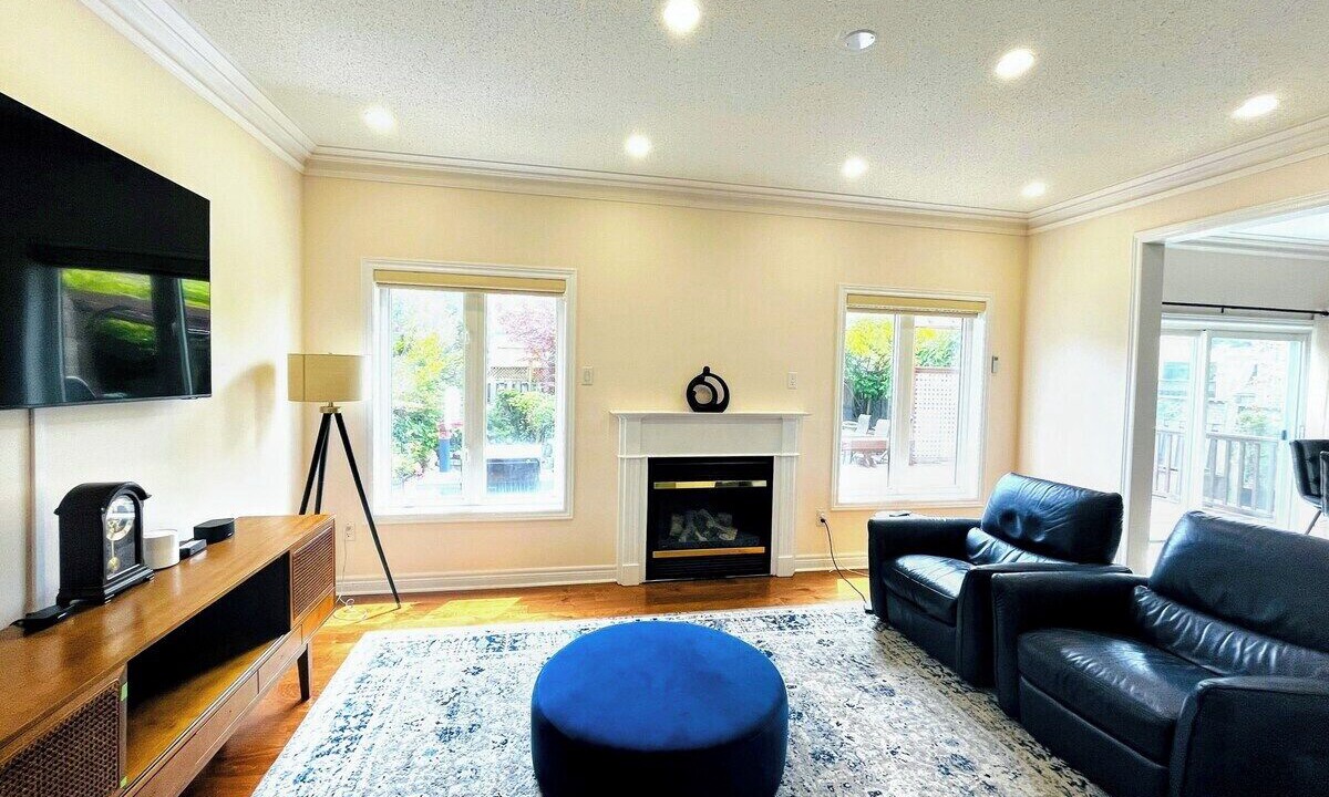 Photo of Livingroom in Churchill Meadows