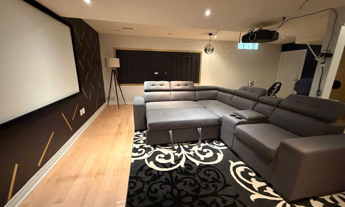 Photo of Livingroom in Churchill Meadows