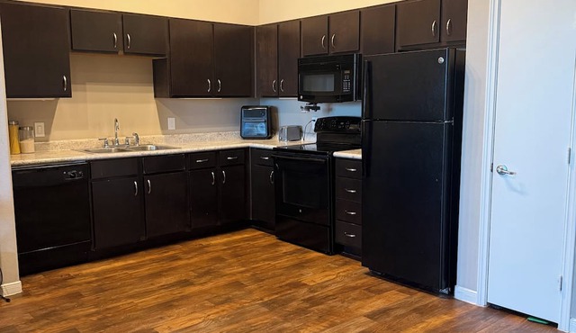 Cozy 2-bedroom apartment in delightful Forney with AC and gym